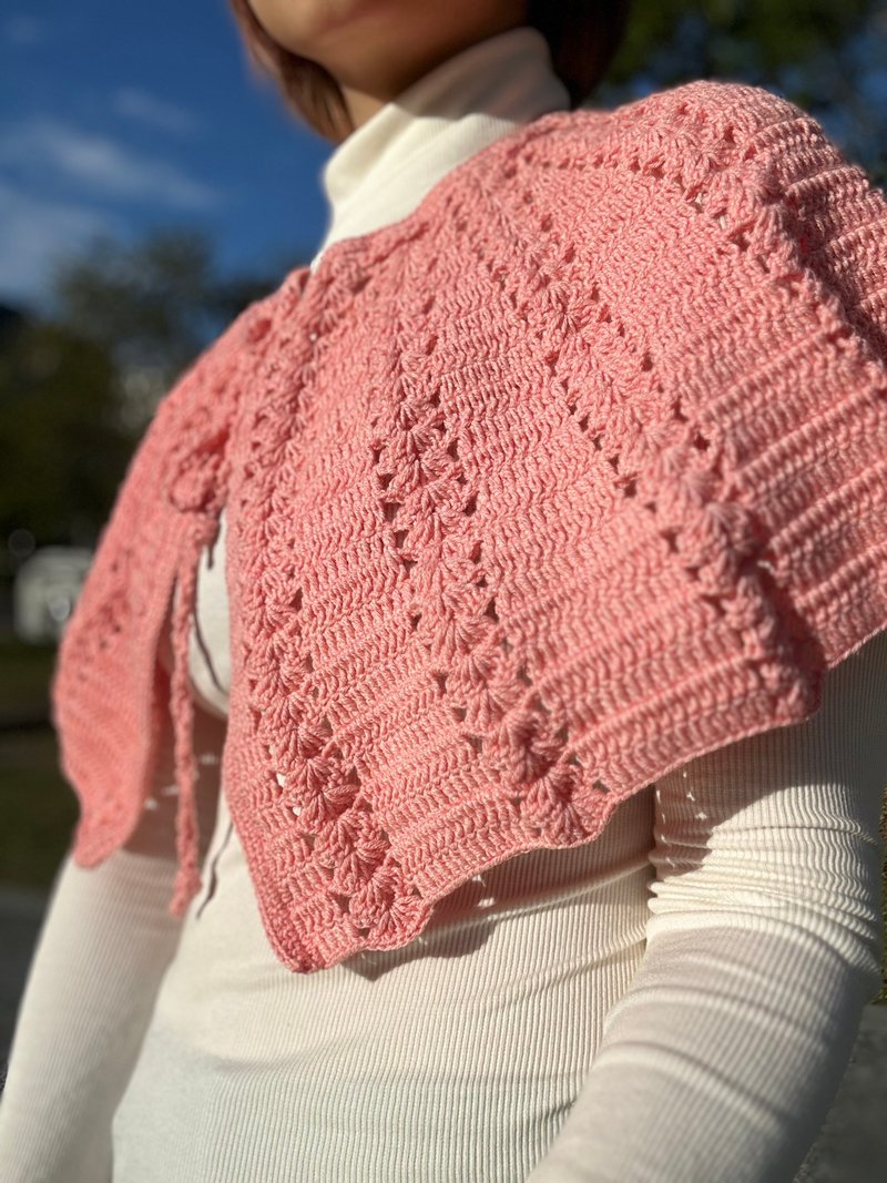 暖かなパステルカラーのミニケープ - ベスト - ウール ピンク