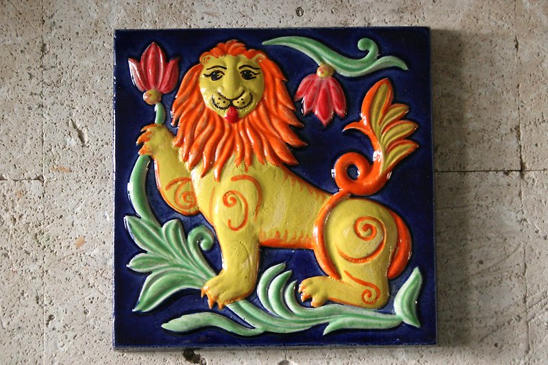 Ceramic tile Medieval lion Wall art Ancient glazed ceramic tile - 花瓶/陶器 - 黏土 黃色