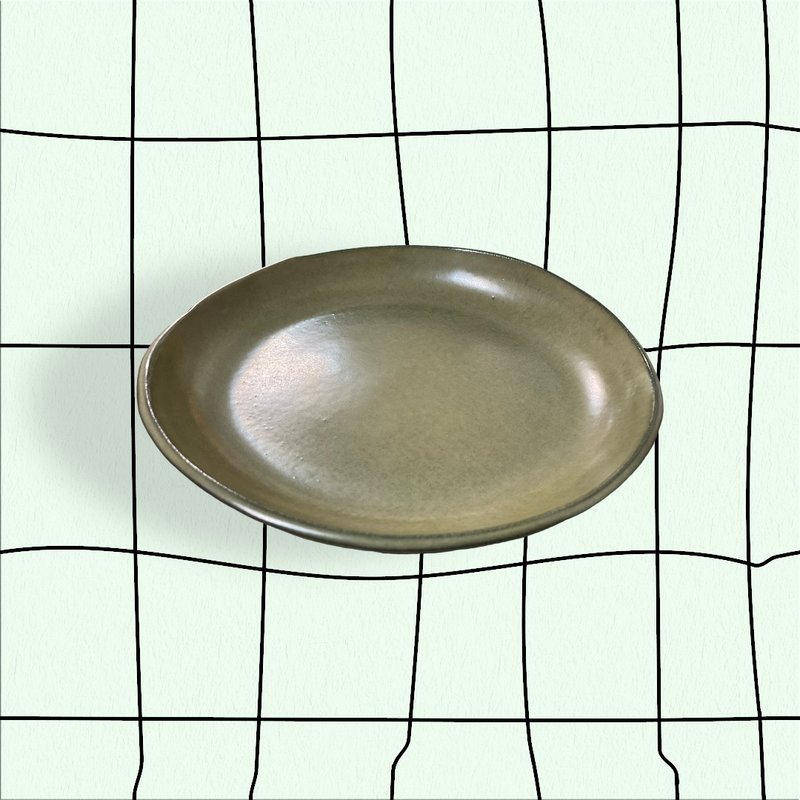 Hand-kneaded flat plate-green - จานและถาด - เครื่องลายคราม หลากหลายสี