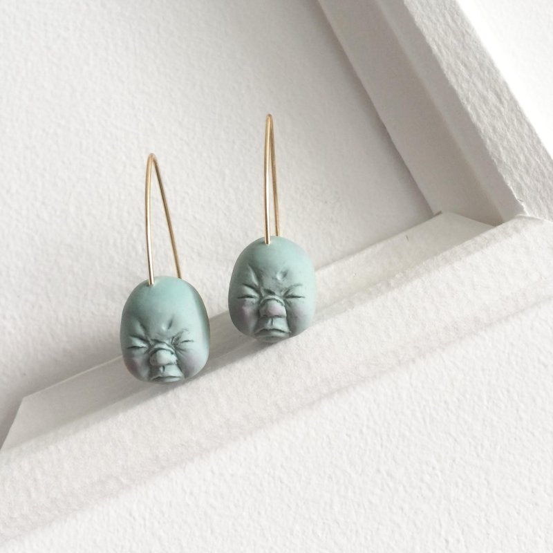 Angry child earrings (gray green): handmade 14k gold earrings - ต่างหู - ดินเหนียว สีเขียว