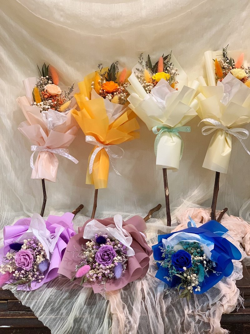 Rose texture bouquet(with flower bag)-7colors.Graduation bouquet.Flower ceremony - ช่อดอกไม้แห้ง - พืช/ดอกไม้ หลากหลายสี