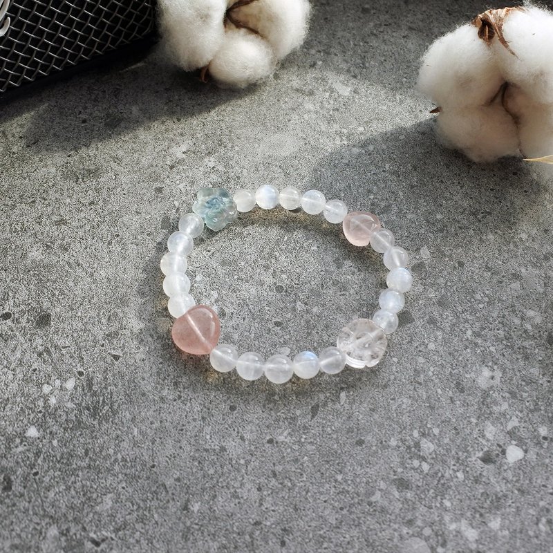 Moonlight Treasures:: Blue Moonlight, Pink Quartz, Strawberry Quartz, Fluorite Bracelet - สร้อยข้อมือ - คริสตัล ขาว