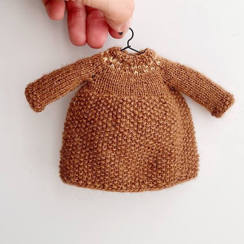Cute Knit Toy Dress for doll. Knitting pattern. English and Russian PDF.