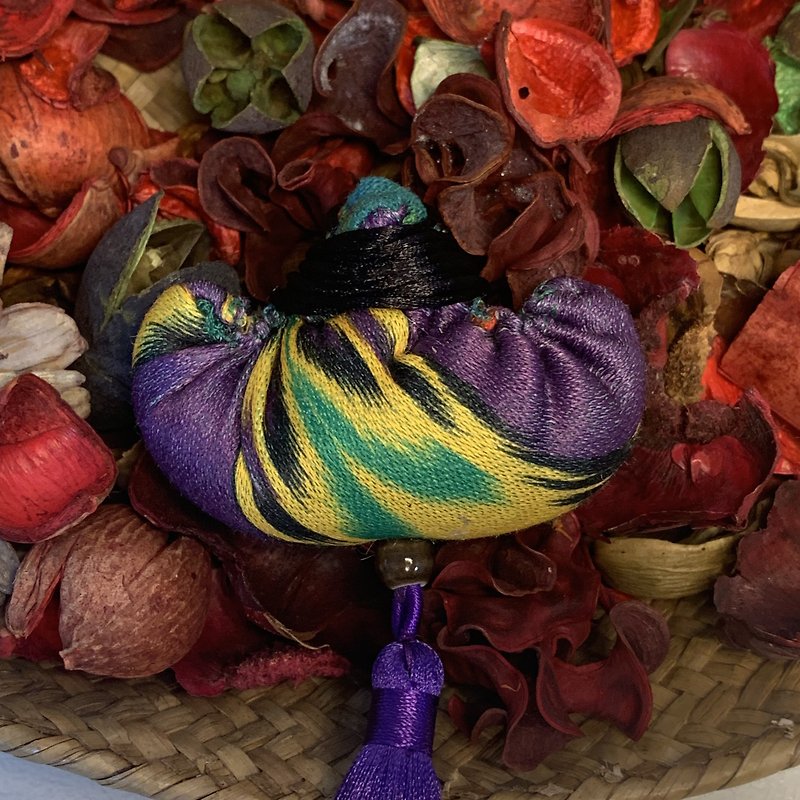 Dragon Boat Festival Sachet Handmade Adlai Silk Ethnic Fabric Sachet Lavender Sachet Lover Mother's Day Gift - น้ำหอม - ผ้าไหม สีม่วง