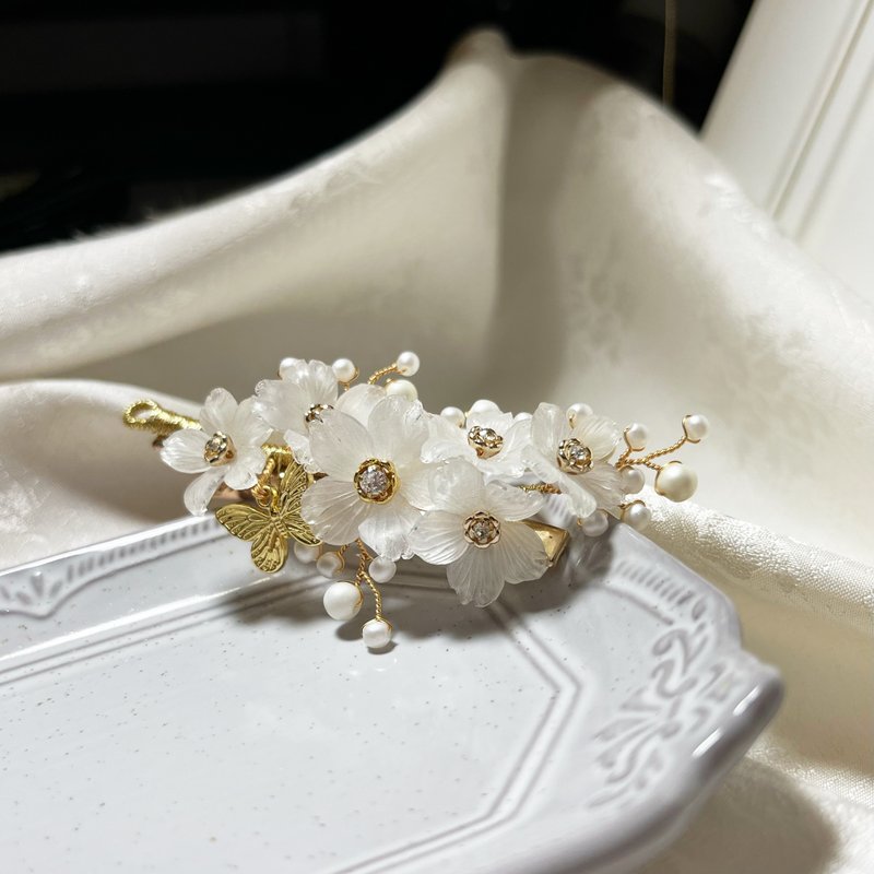 【Ruosang】The flower of snow. Winter cherry hair accessories. Braided Flower Bridal Headpiece - Hair Accessories - Glass White