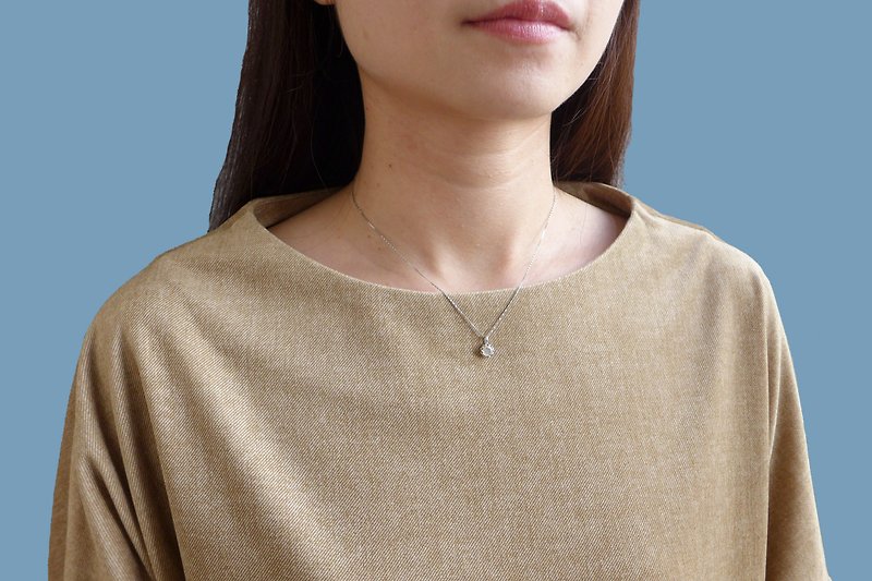 Micro-collar brushed fleece top - เสื้อผู้หญิง - เส้นใยสังเคราะห์ สีกากี