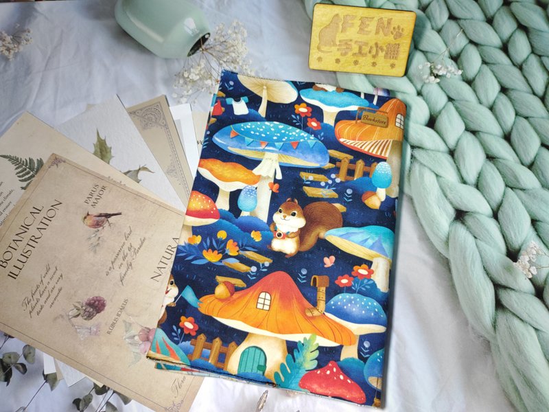 彩色噴墨系列-台灣設計蘑菇與松鼠防撥水牛津布書衣-A5/25K布書套 - 書衣/書套 - 棉．麻 