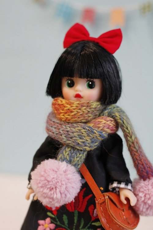 熊腳丫手作雜貨屋Bear's Paw 手工編織日本進口美麗諾羊毛段染娃用圍巾(粉紅色毛球款)
