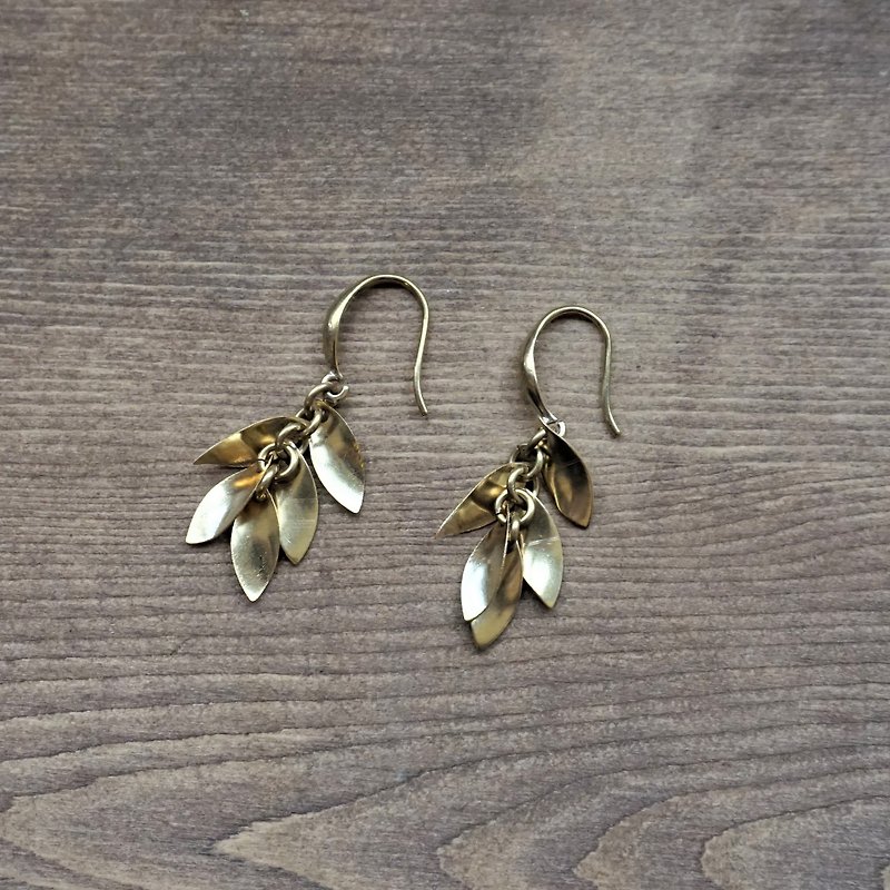 << Jin Chen Deciduous >> Brass Earrings Dangling Earrings - Earrings & Clip-ons - Other Metals Yellow