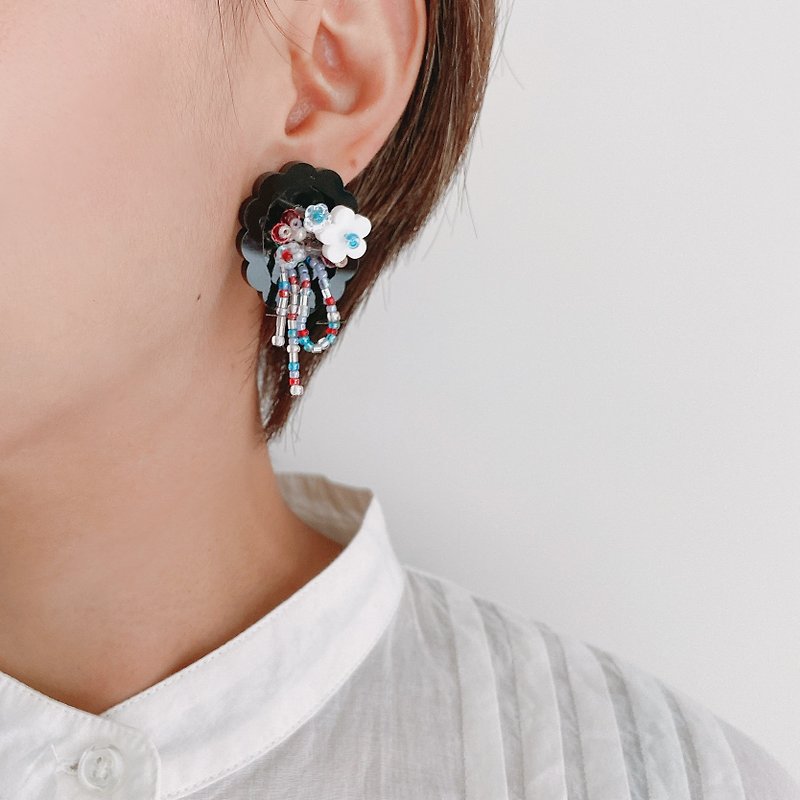 21g birthday gift black frame earrings - big red and white [sep. beads x WU studio] - Earrings & Clip-ons - Other Materials Black