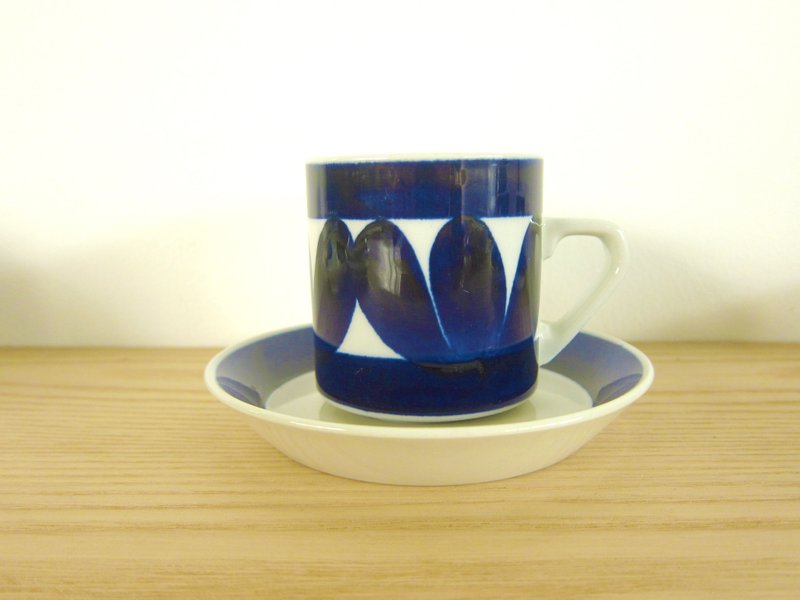 Nordic grocery ‧ Finland Arabia Sotka blue painted coffee cup dish Toba - Mugs - Porcelain Blue