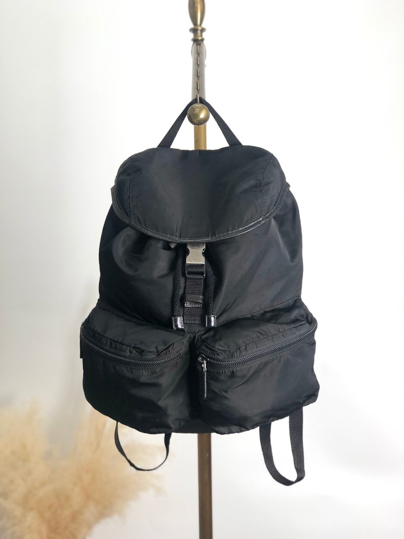 【 日本直送　名牌中古包 】PRADA プラダ バックパック ブラック フロントベルト ナイロン ダブルポケット vintage ヴィンテージ 7wppf4 - 後背包/背包/書包 - 尼龍 黑色