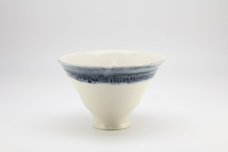 Static series - white glaze blue color drop crystal tea cup cup cup ceramic cup tea mat handmade tea props - Teapots & Teacups - Porcelain White