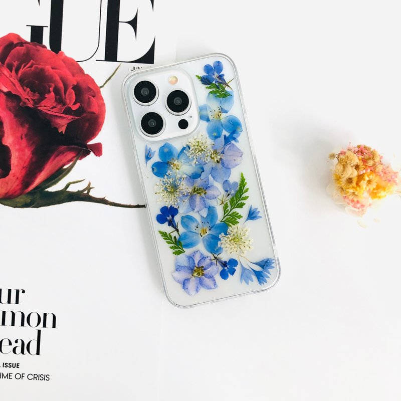 Blue Dream Garden Pressed Flower Phone Case for iPhone 16 Pro Max SamsungS25 A35 - เคส/ซองมือถือ - พืช/ดอกไม้ 