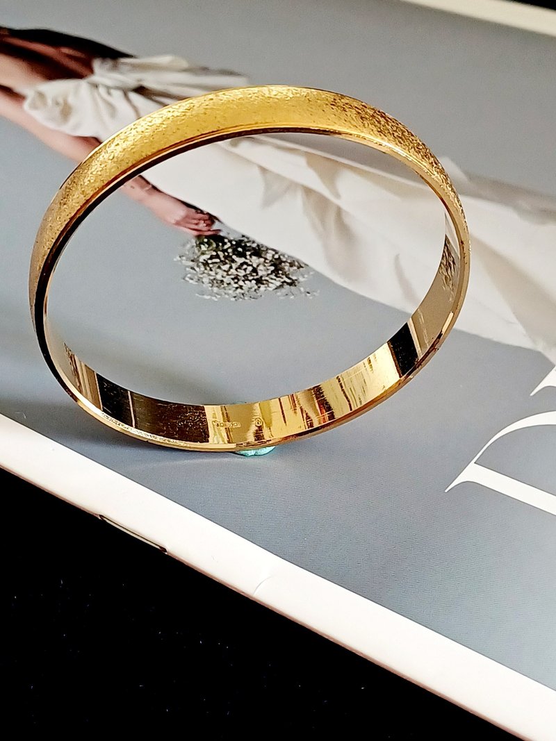 vintage jewelry  Crown Trifari 鍍金刷紋經典風格 手環 - 手鍊/手環 - 其他金屬 