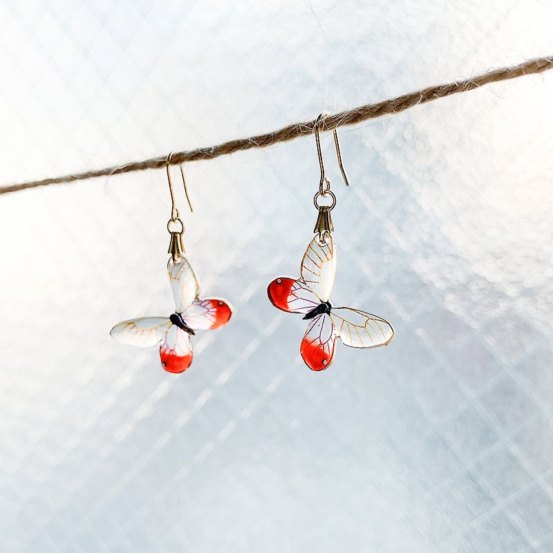 ベニスカシジャノメの耳飾り - 耳環/耳夾 - 塑膠 透明