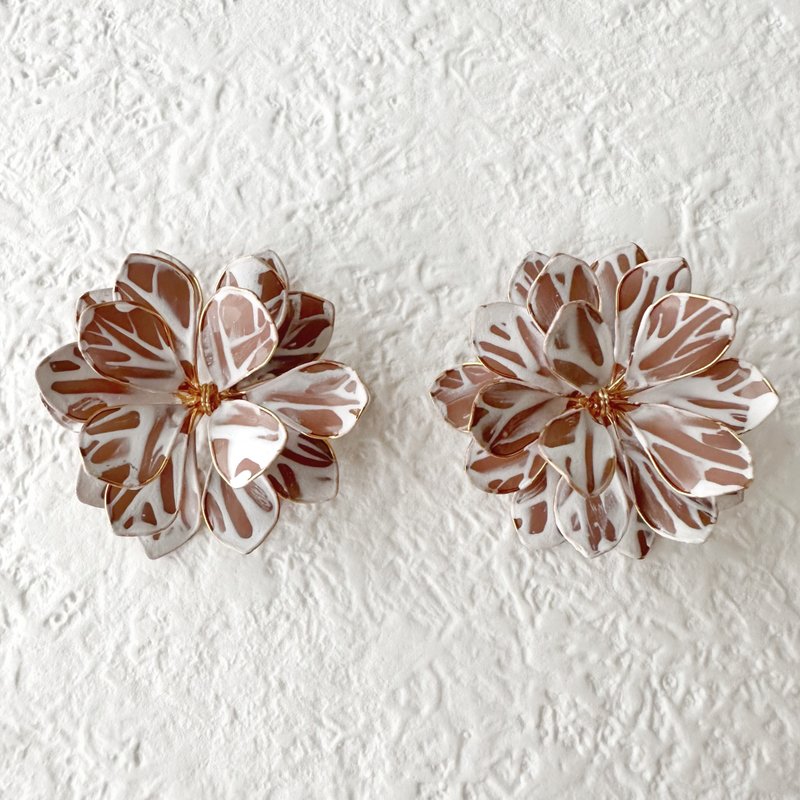 Flower-inspired wire accessories - Earrings & Clip-ons - Other Metals 