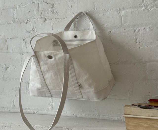 The Ally from Korea | MOLLY BAG with makeup pouch | White