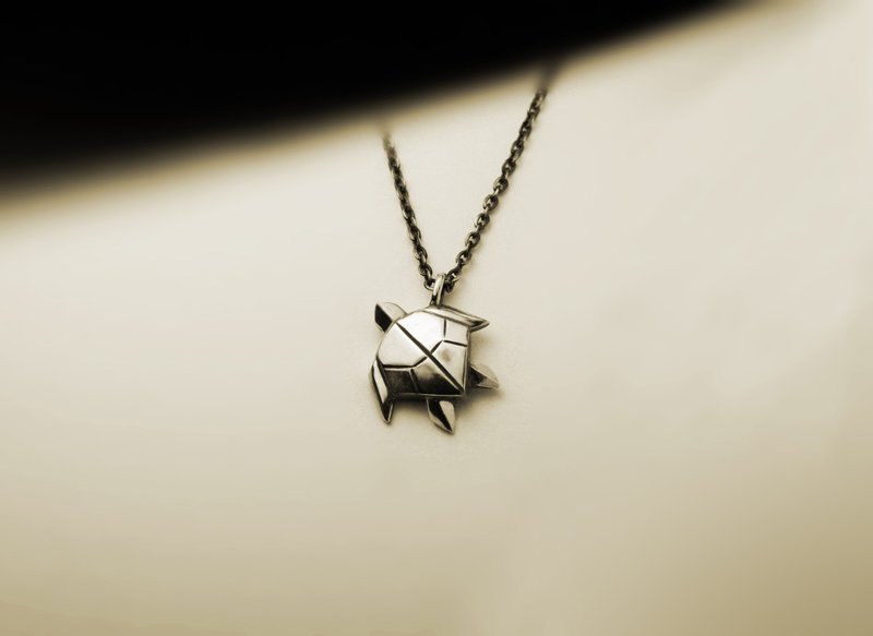 Baby turtle origami necklace - สร้อยคอ - โลหะ สีเงิน