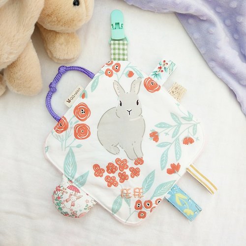 QQ rabbit 手工嬰幼兒精品 彌月禮盒 最後一個。免費繡名字。紅花兔兔。響紙安撫巾