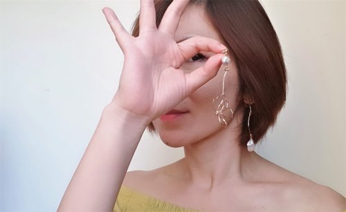 One N Only Jewelry 【母親節禮物】敲敲花吧!14K注金巴洛克珍珠不對稱自然曲線耳環