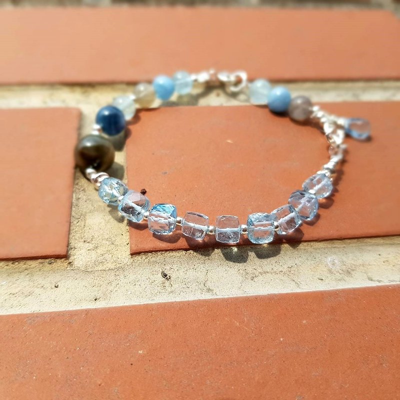 Girl Crystal World [Clear Color] - Topaz Bracelet Bracelet Natural Crystal Gemstone Handmade (925 Sterling Silver) - Bracelets - Gemstone Blue