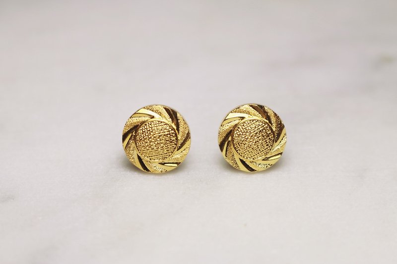 // VÉNUS - - Golden whirlwind - Vintage earrings // ve156 - Earrings & Clip-ons - Plastic Gold