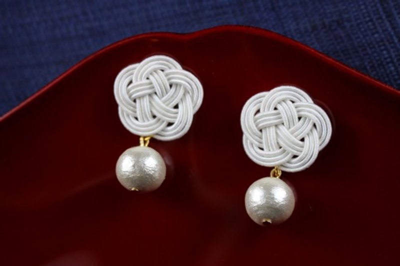 Earrings,light,Mizuhiki,Japanese,asian,oriental,classical,kimono - ต่างหู - ผ้าไหม ขาว