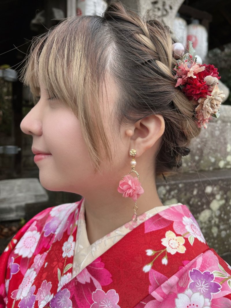 櫻花盛開の季節永生花耳環 - 耳環/耳夾/耳骨夾 - 其他材質 粉紅色