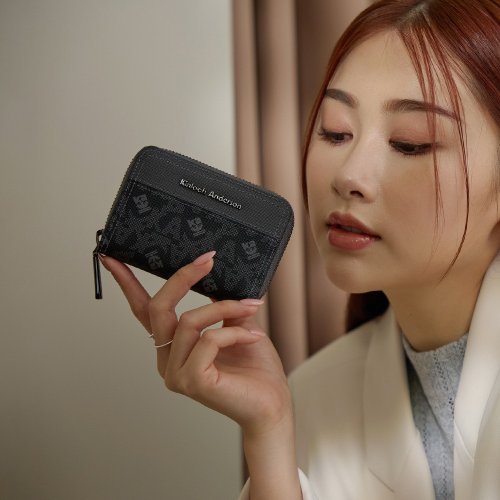 Kinloch Anderson 金・安德森 【金安德森】 Genevieve 經典老花拉鍊零錢包-碳黑