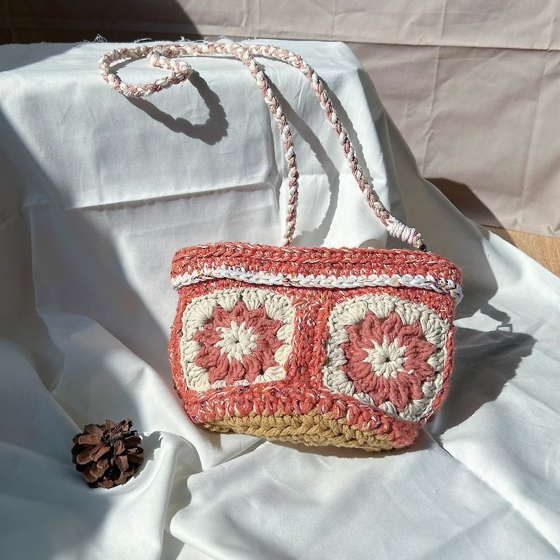 Woven bag/side backpack - lively greenery - crochet bag - Messenger Bags & Sling Bags - Cotton & Hemp Red