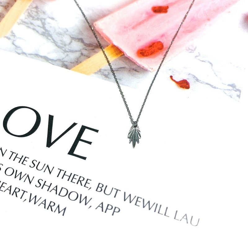 Eli Jewelry 義大利正14K白金精雕mini迷你小葉子造型14K白金項鍊 - 項鍊 - 貴金屬 銀色