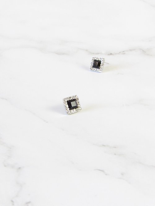 BOITE LAQUE Vintage Black Cube Crystal Earrings