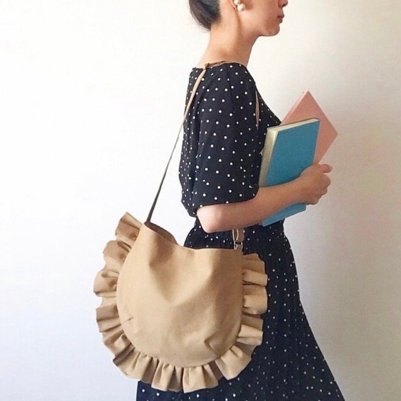 受注生産 frill shoulder bag  camel - 側背包/斜背包 - 棉．麻 