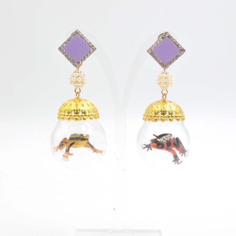 TIMBEELOエクスペリメンタルリトルフロッググラスボールグリーンハウスピアス各スタイルの在庫は1足のみ奇数 - ピアス・イヤリング - その他の素材 パープル