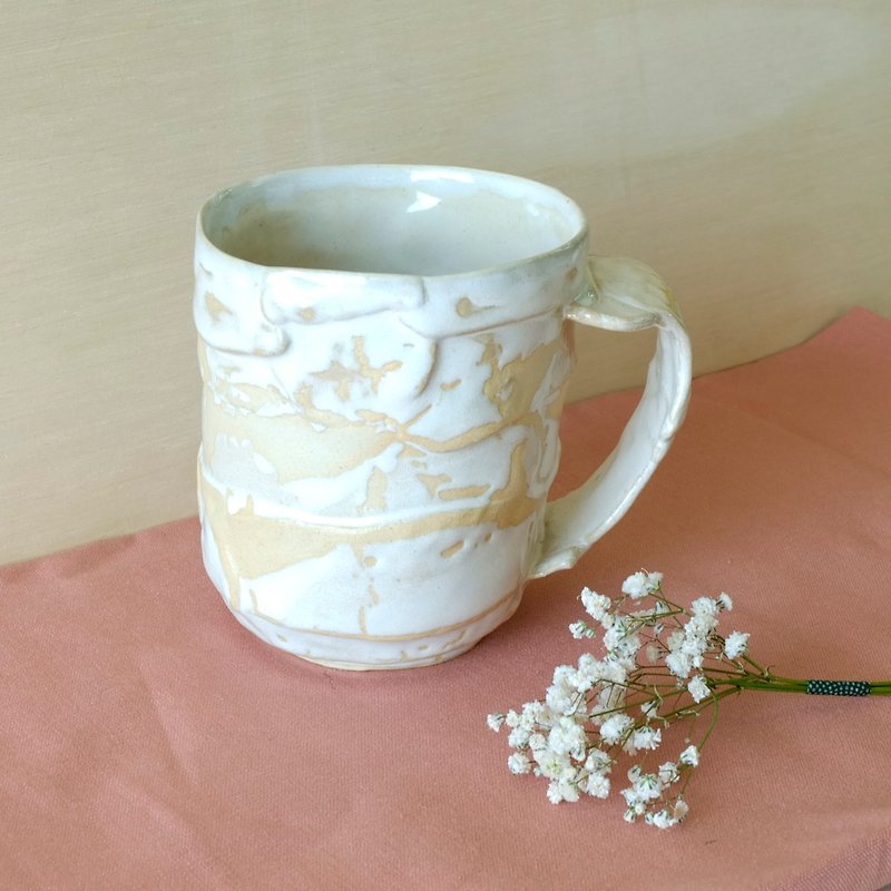 手作りのセラミックカップの城 - マグカップ - 陶器 ホワイト