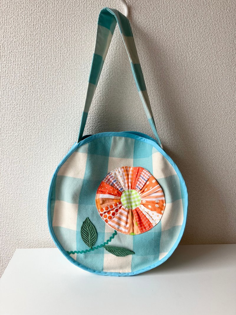 flower pocket circle bag - Messenger Bags & Sling Bags - Cotton & Hemp Blue