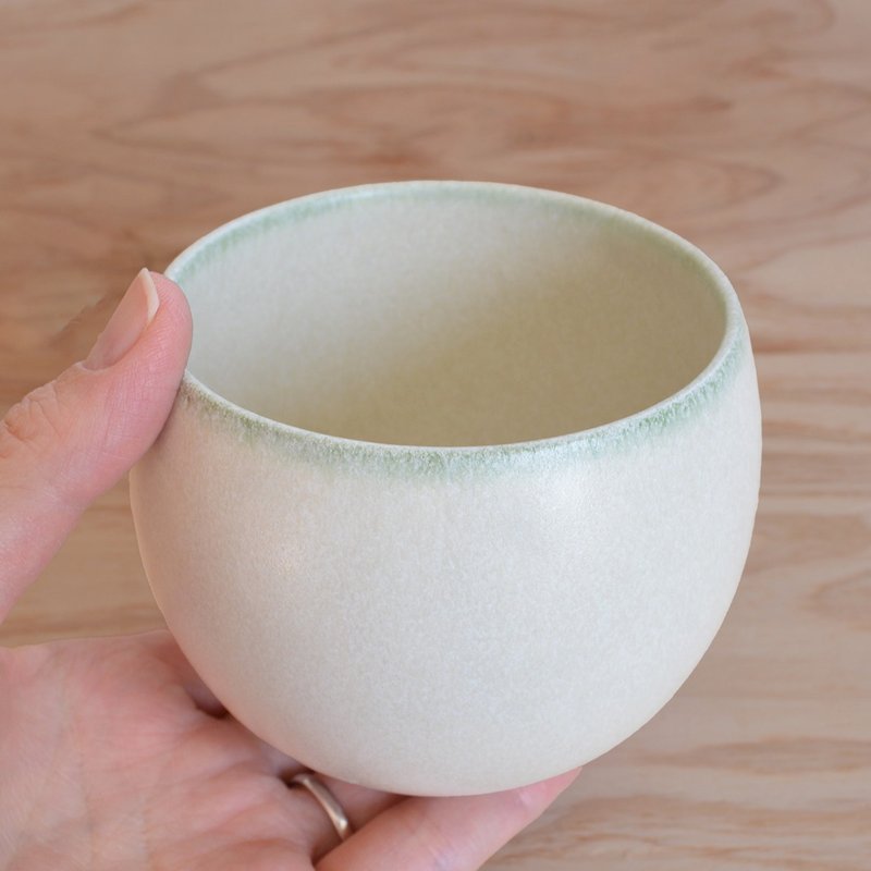 Mino ware Midori Maru bowl Tsukishiro teacup | Small bowl | Bowl - Teapots & Teacups - Pottery White