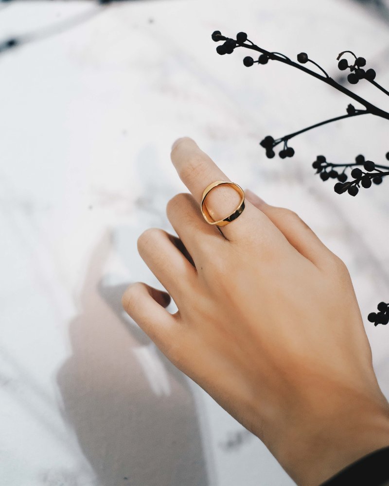 Twisted Ring 客製禮物 - 戒指 - 其他金屬 金色