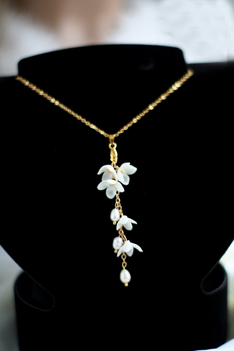 Long Flower Bridal Necklace, Long Pearl Floral Necklace, Wedding Necklace - สร้อยคอ - ดินเหนียว ขาว