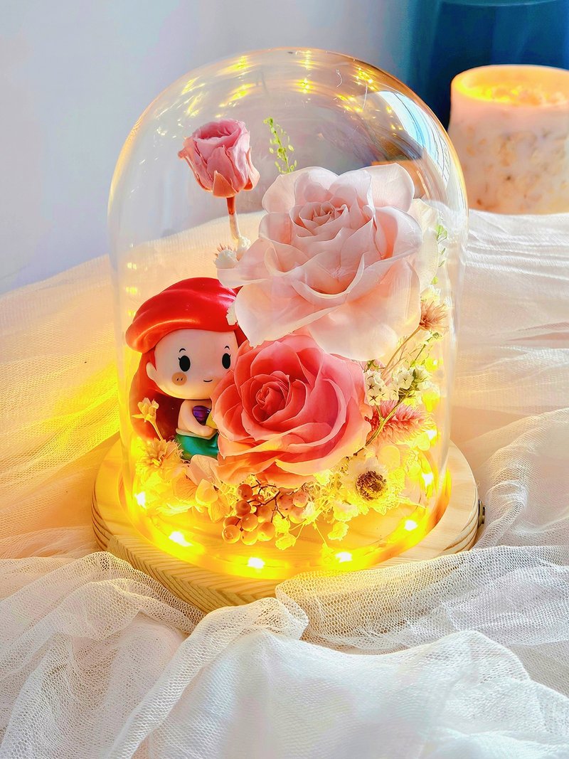 【 日本永生花】美人魚玻璃罩夜燈 客製加入公仔 生日 送禮 聖誕 - 乾燥花/永生花 - 植物．花 