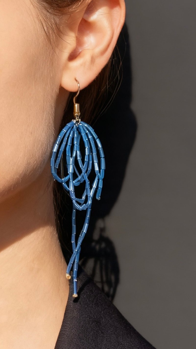 Crystal.EAA 設計款琉璃耳飾 KC金深海藍絲纏繞耳環 - 耳環/耳夾/耳骨夾 - 琉璃 藍色