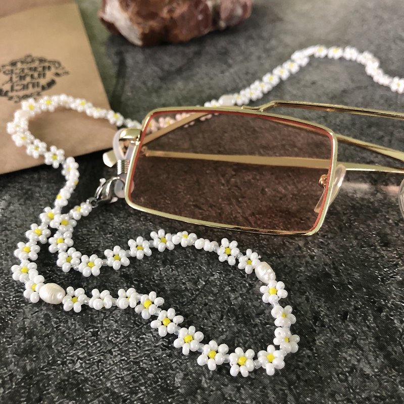 Pearl beaded Glasses chain for woman /  sunglasses lanyard mini flowers - 太陽眼鏡 - 珍珠 白色