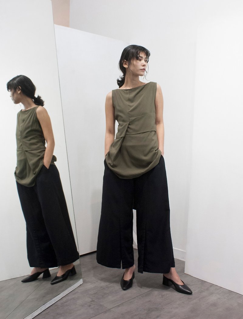 Green pleated short vest - เสื้อกั๊กผู้หญิง - ผ้าฝ้าย/ผ้าลินิน สีเขียว