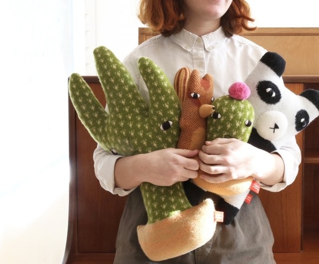ドナウィルソン　シマリスのチャック（Chuck Chipmunk） Chuck Chipmunk pure wool doll | Donna Wilson - Shop