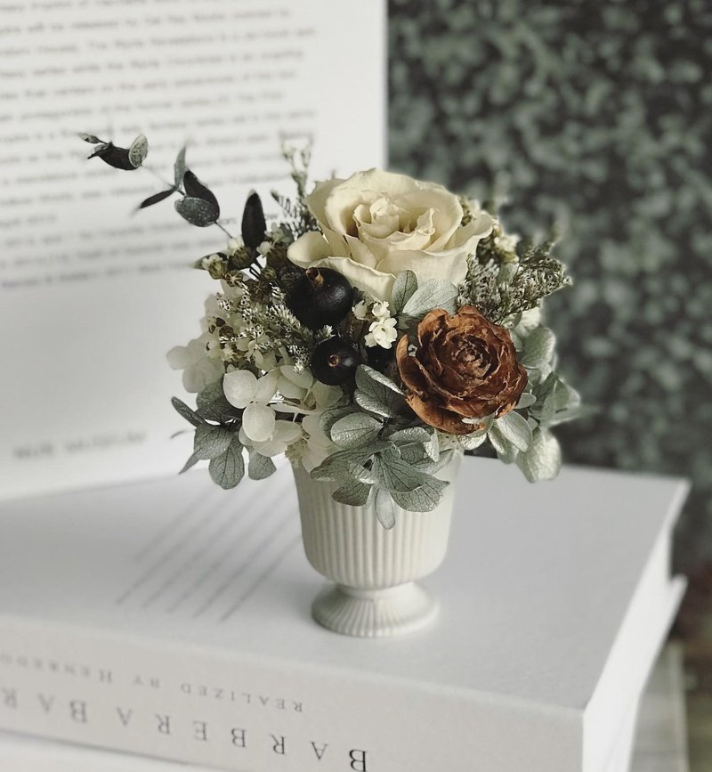 不凋花小桌花/宅配限雙北地區,跨縣市需自取 - 乾燥花/永生花 - 其他材質 