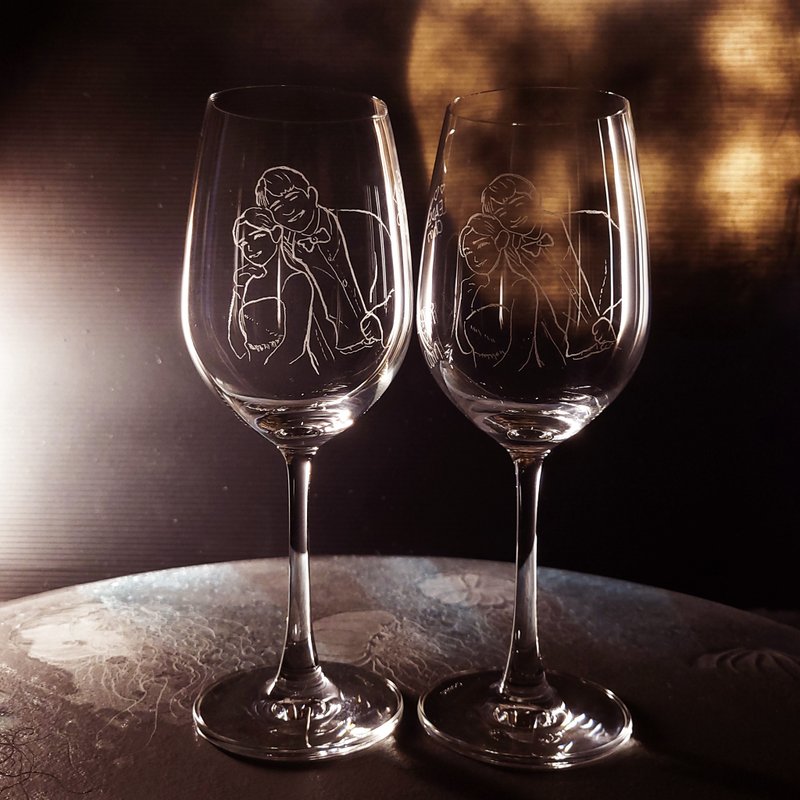 【命中注定遇見你對杯】 客定 In love 高腳杯 手工雕圖/免費刻字 - 酒杯/酒器 - 玻璃 透明