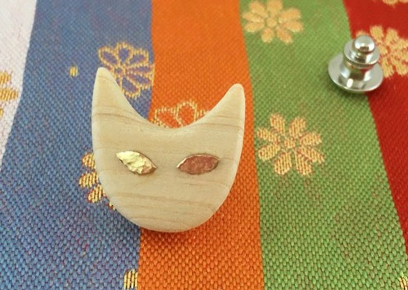 Cat Face ◇ Aomori Hiba ◇ Wooden Pin Badge / Titac - Brooches - Gemstone 