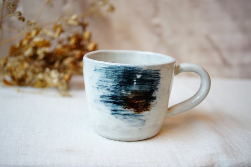 Hand-kneaded powder Yinsancai mug 230ml coffee cup tea cup ceramic cup water cup - Mugs - Pottery White