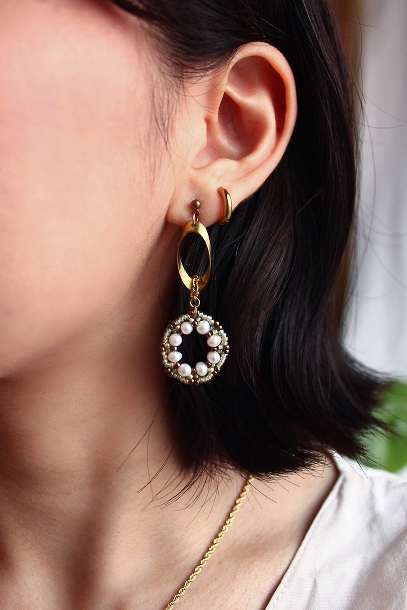 Rococo wreath woven Bronze earrings freshwater pearl earrings Pearl gift Japan